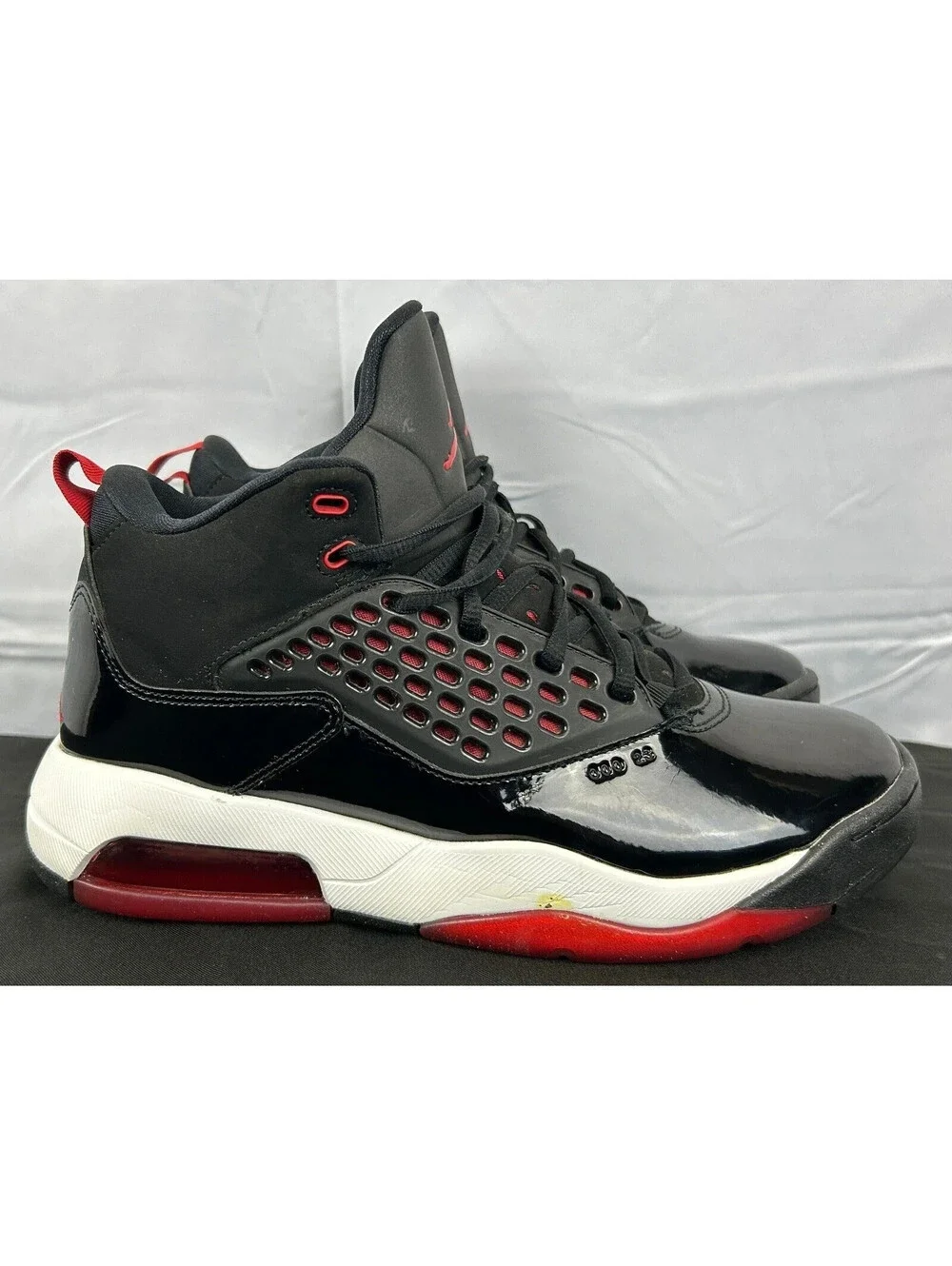 Men's Jordan Max Aura 3 Black Red Basketball Shoes Size 8.5 CD6107-001